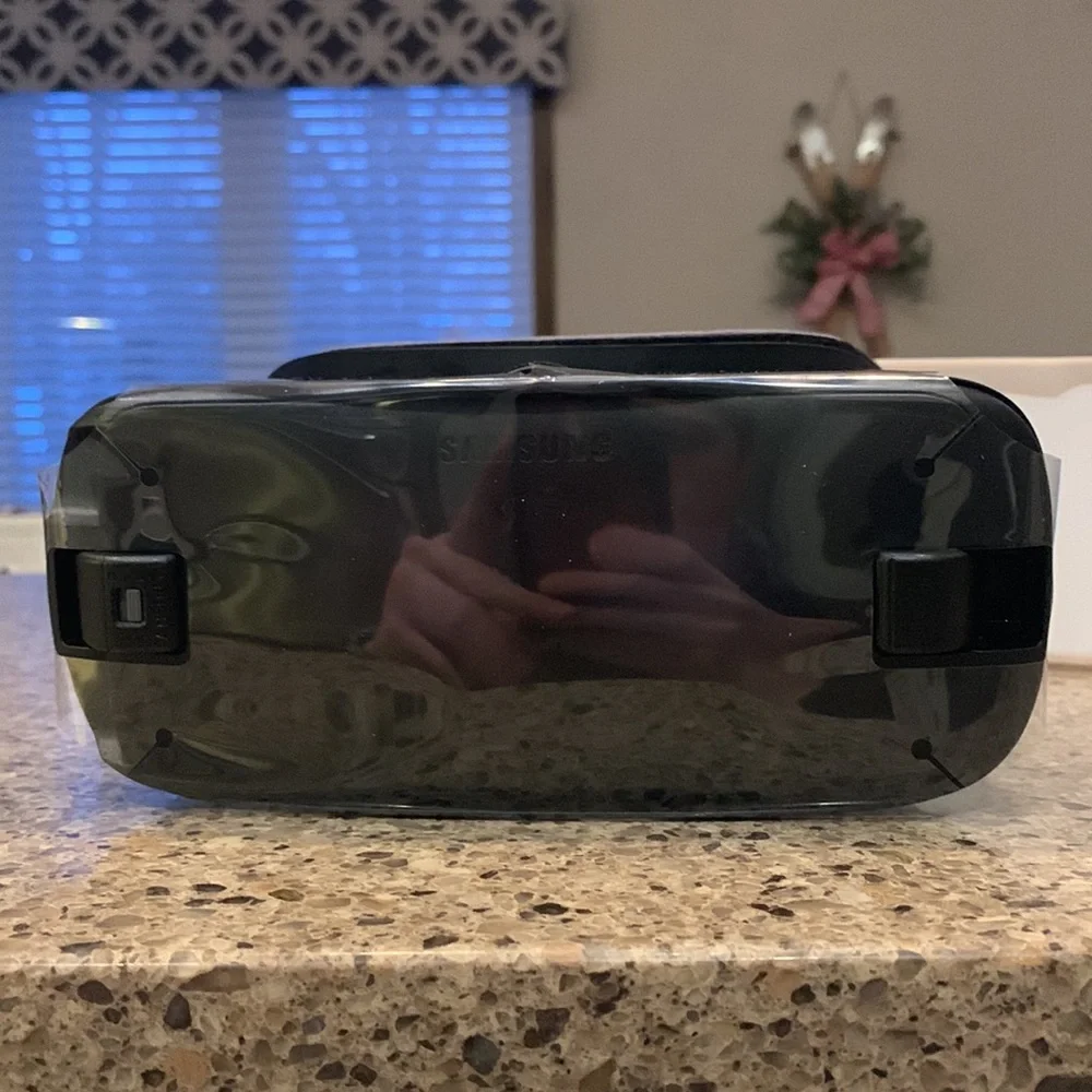 Samsung Gear VR powered by OCULUS.